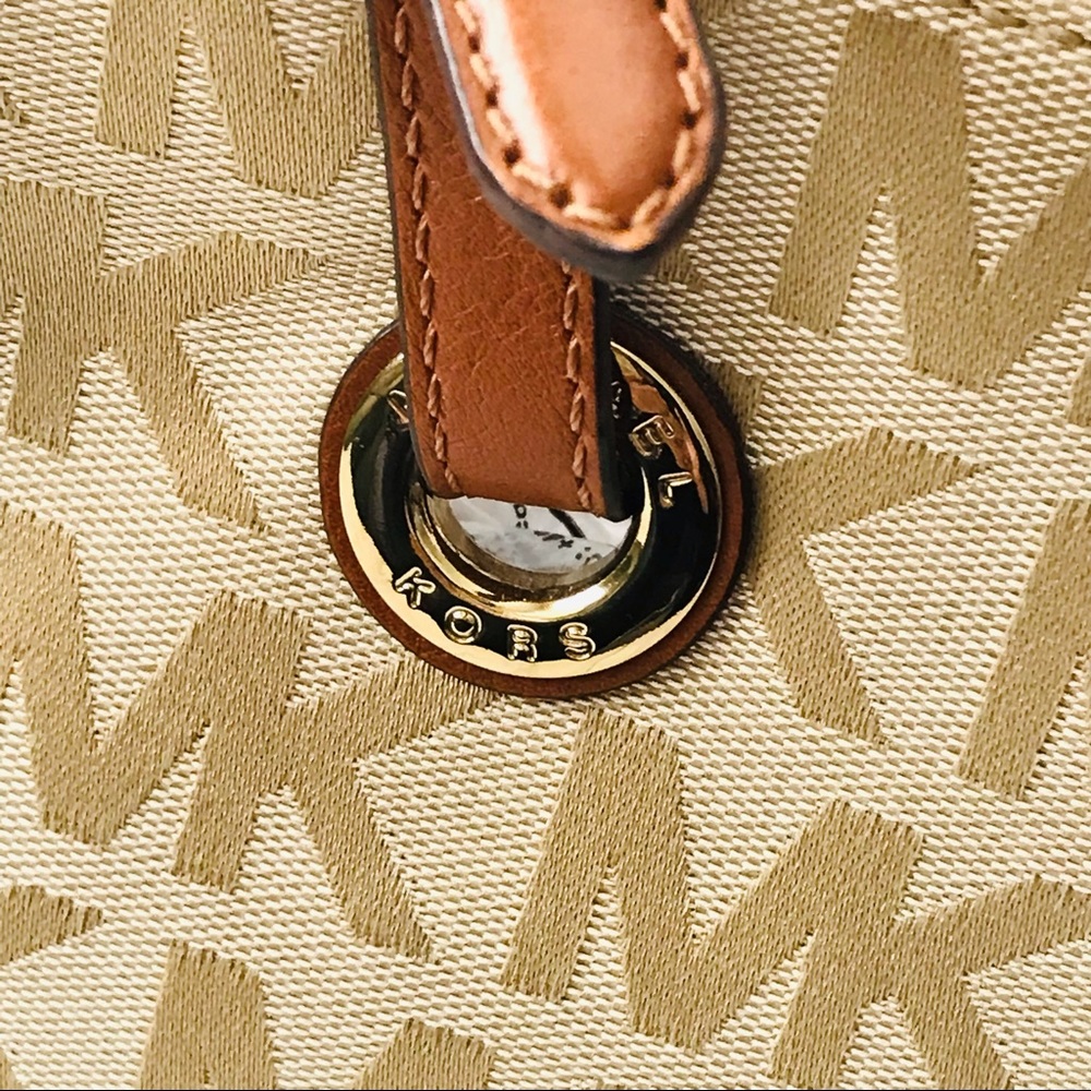 Michael Kors Tote Tan Handbag - Picture 6 of 16